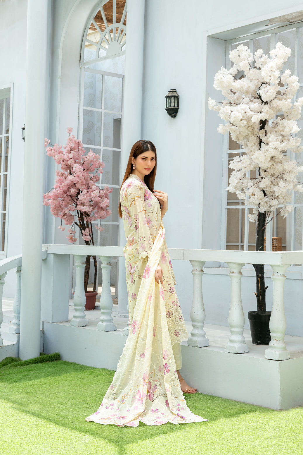 ROZA 3pcs Un-Stitched Emb Printed Lawn[D-3964]
