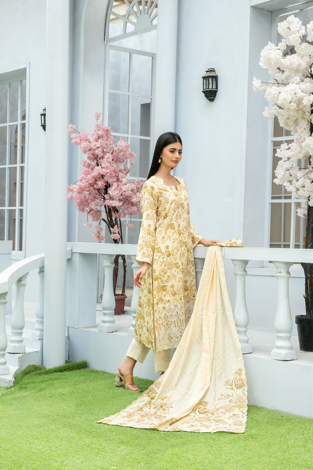 ROZA 3pcs Un-Stitched Emb Printed Lawn[D-3969]