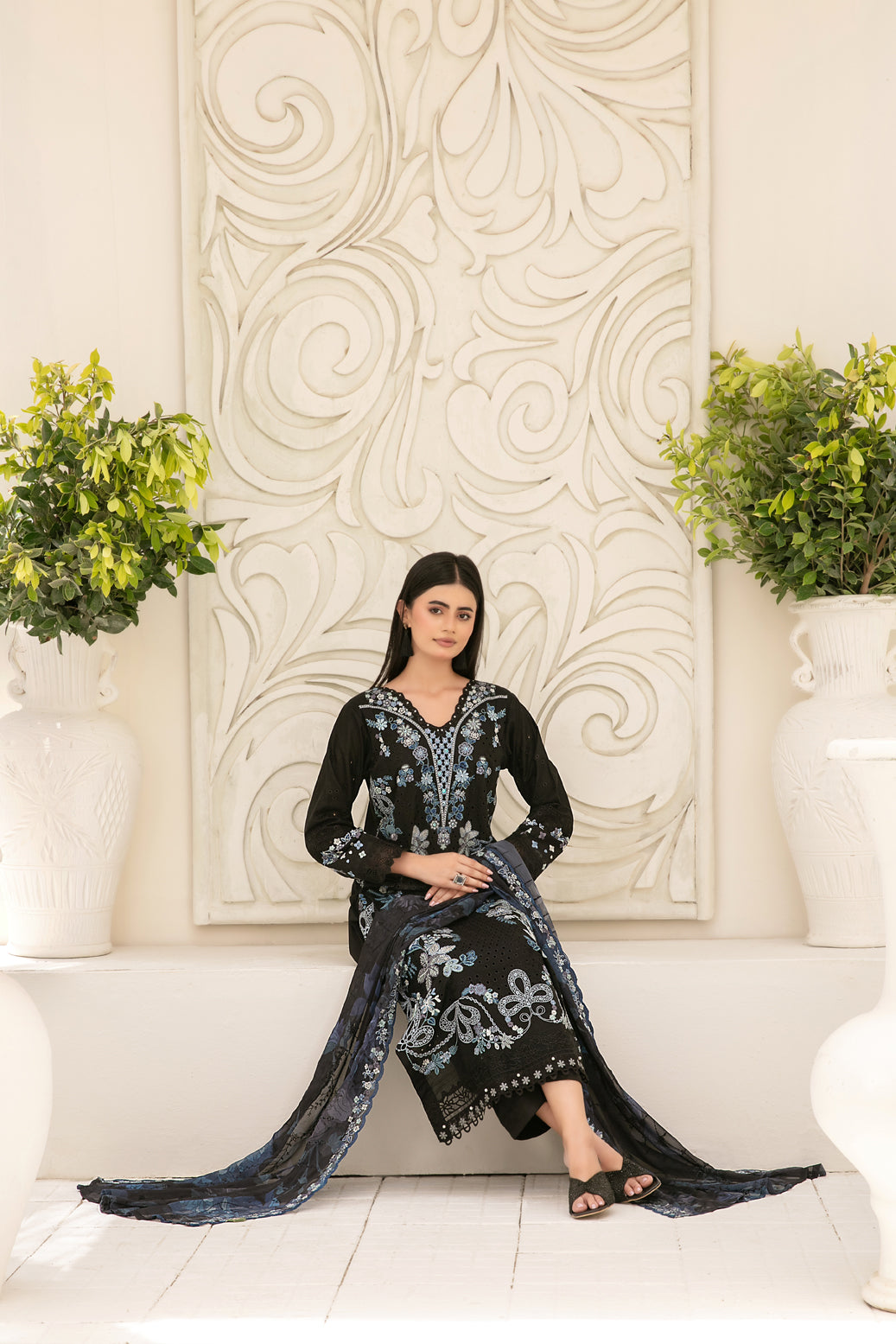 Araqa 3pcs Semi-Stitched Fancy Emb Slub Lawn [D-4222]