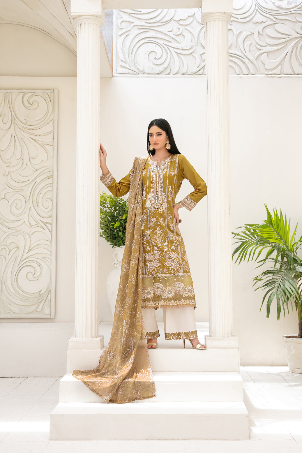 Araqa 3pcs Semi-Stitched Fancy Emb Slub Lawn [D-4217]
