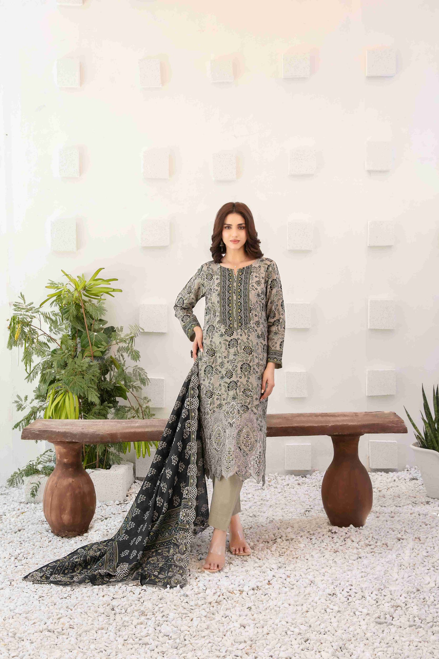 Ayna 3Pcs Unstitched Printed Lawn [D-3917]