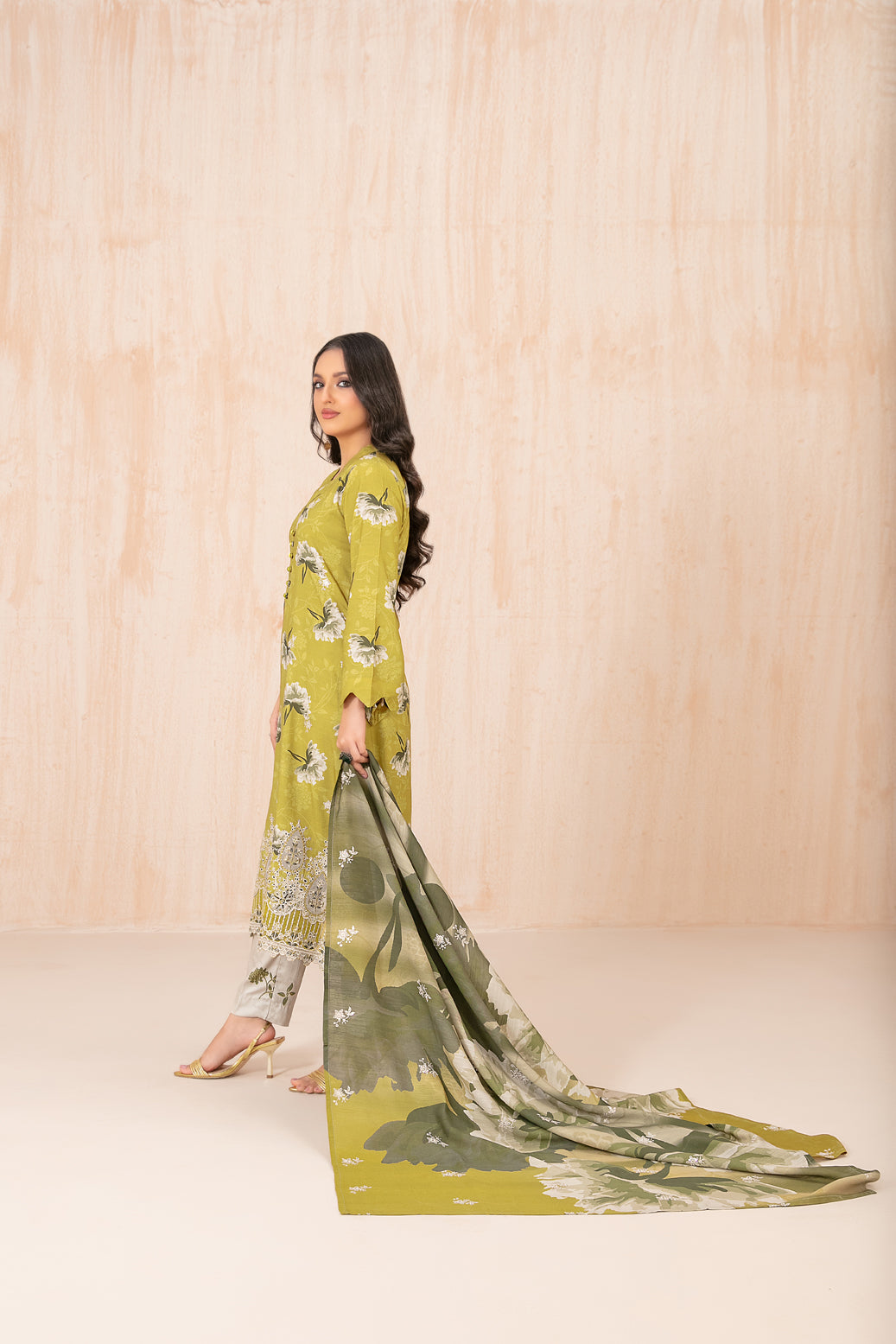 D-5627 - Azeena