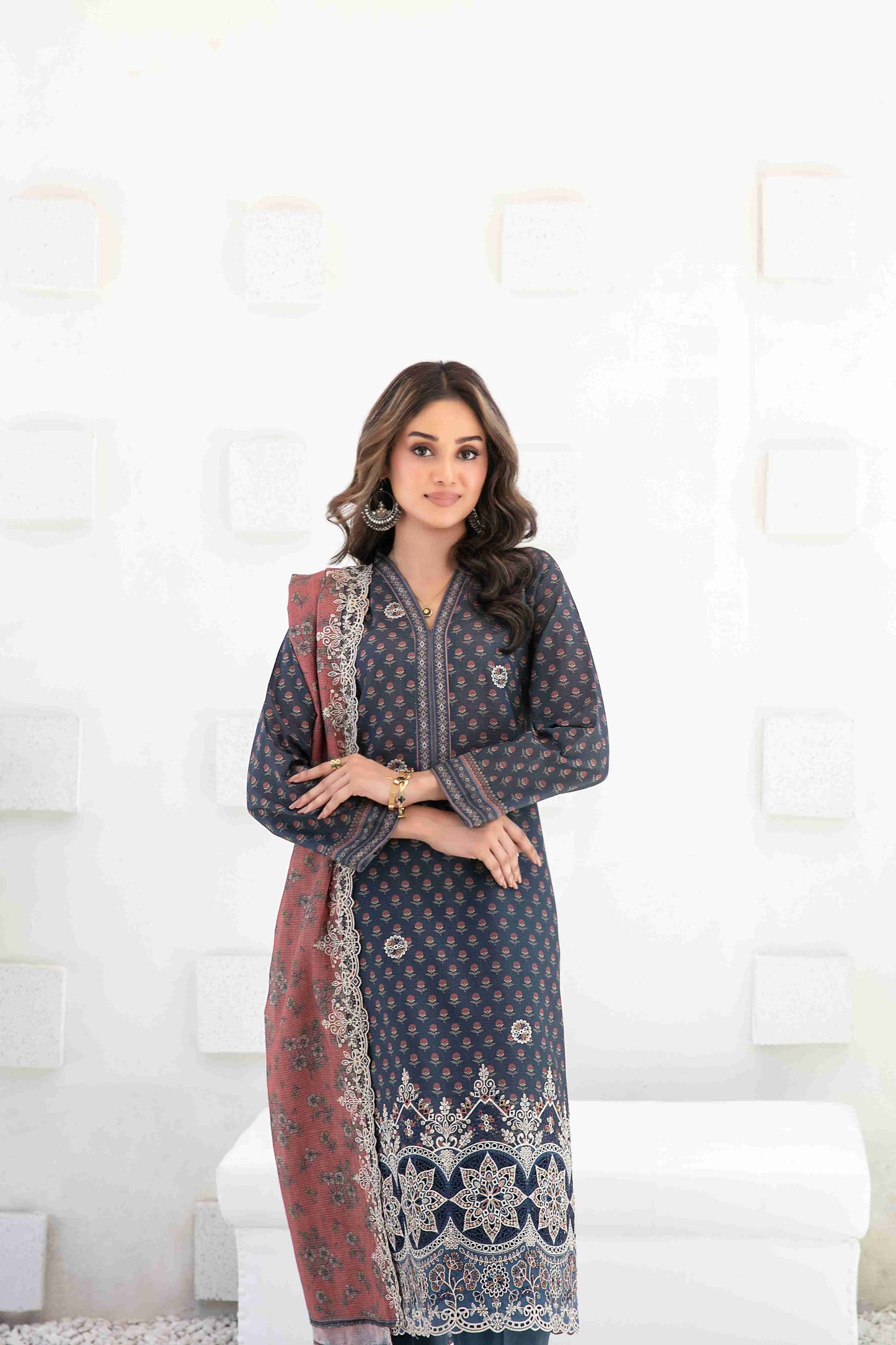 Ayna 3Pcs Unstitched Printed Lawn [D-3944]