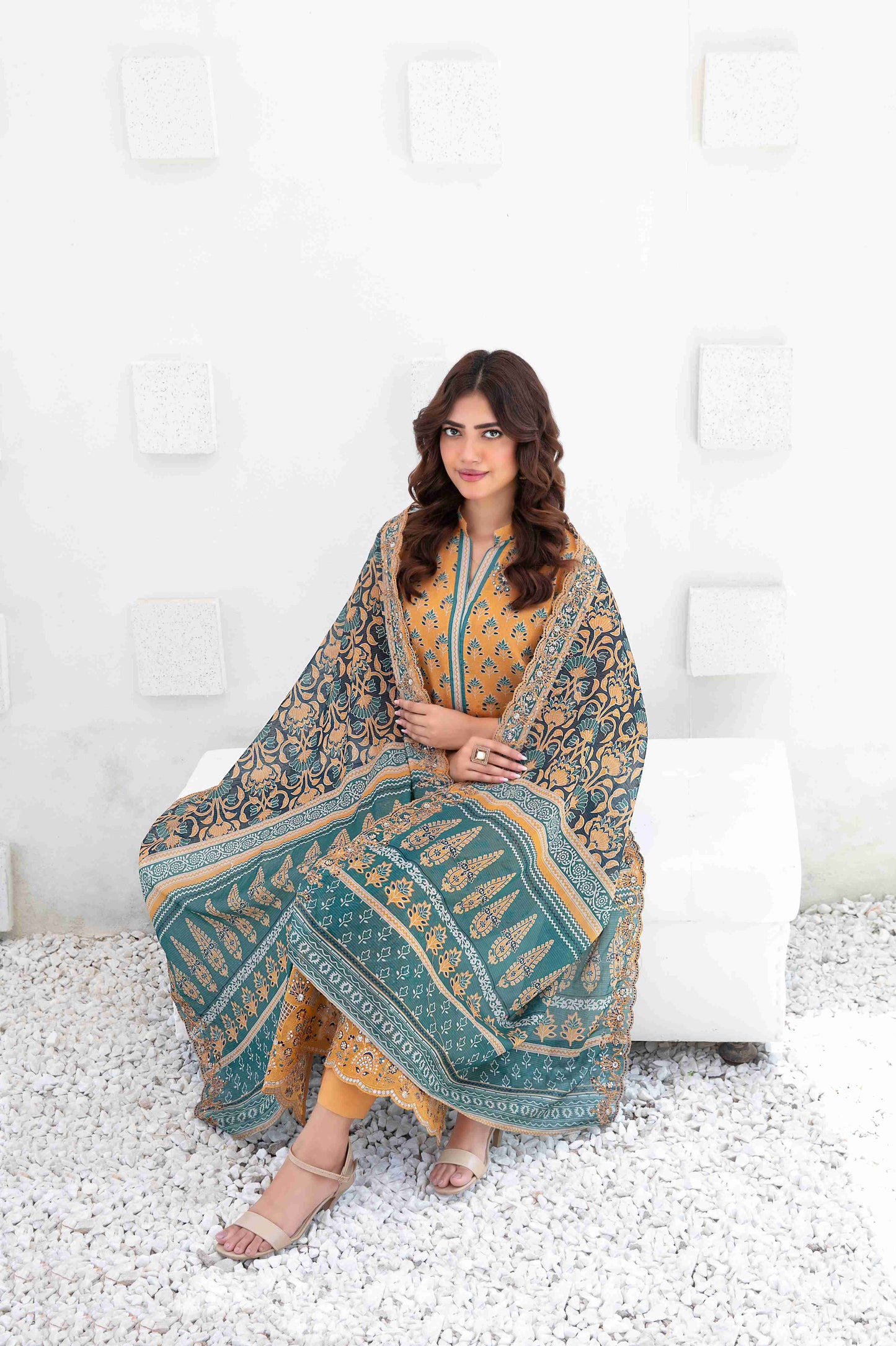 Ayna 3Pcs Unstitched Printed Lawn [D-3948]