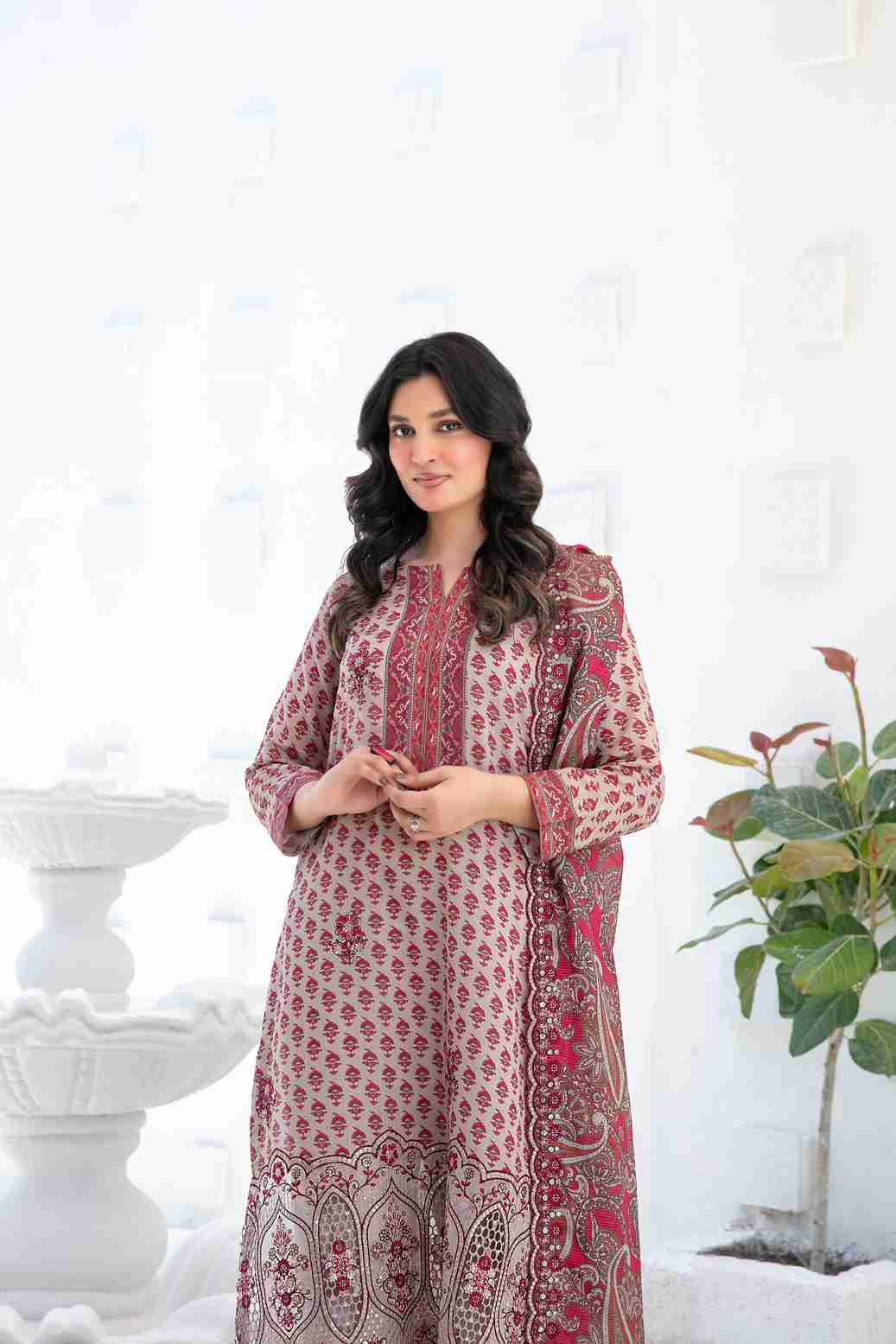 Ayna 3Pcs Unstitched Printed Lawn [D-3949]