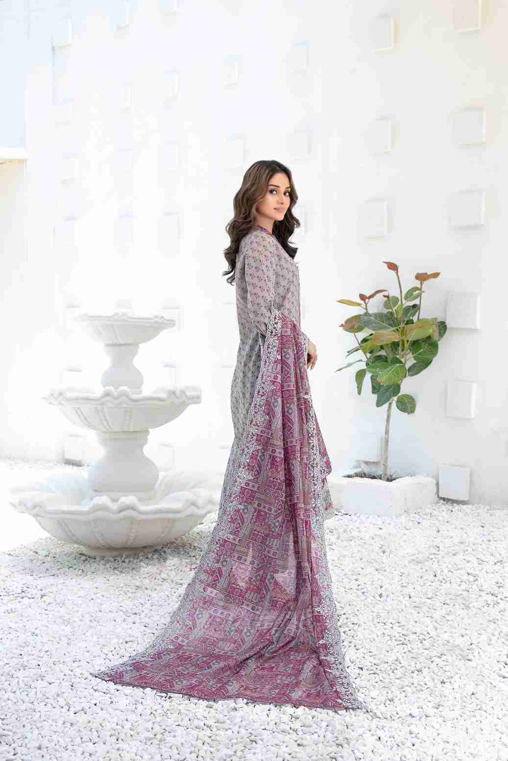 Ayna 3Pcs Unstitched Printed Lawn [D-3950]