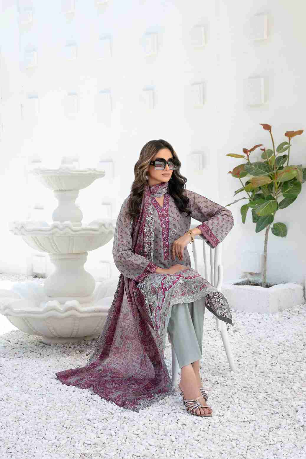 Ayna 3Pcs Unstitched Printed Lawn [D-3950]