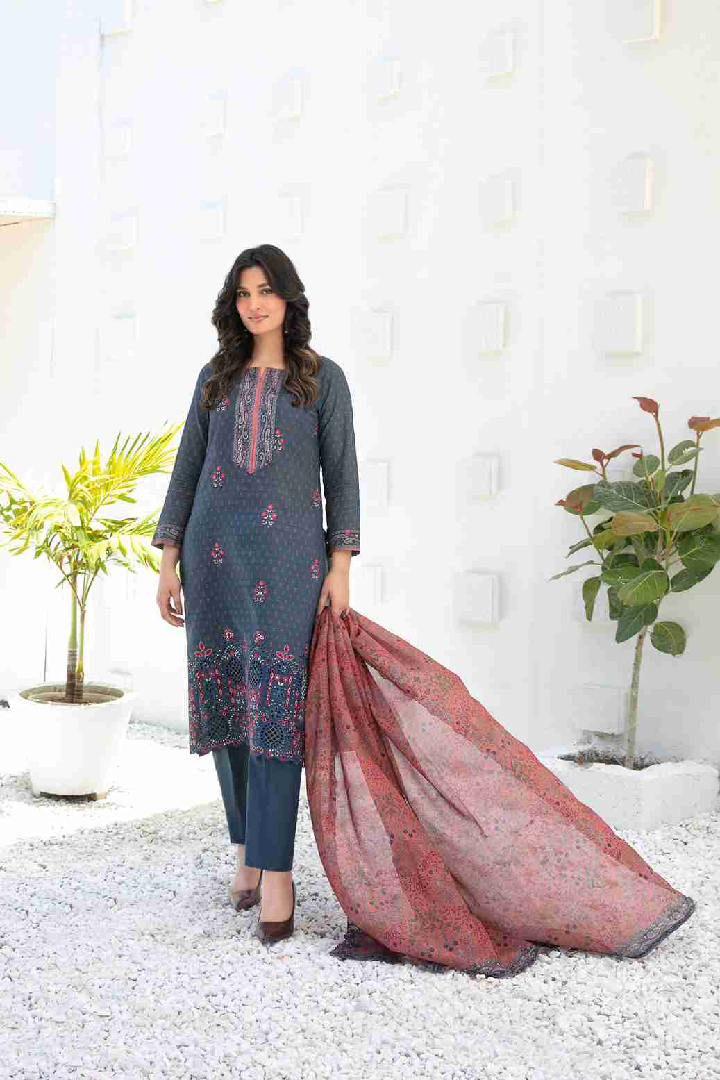 Ayna 3Pcs Unstitched Printed Lawn [D-3946]