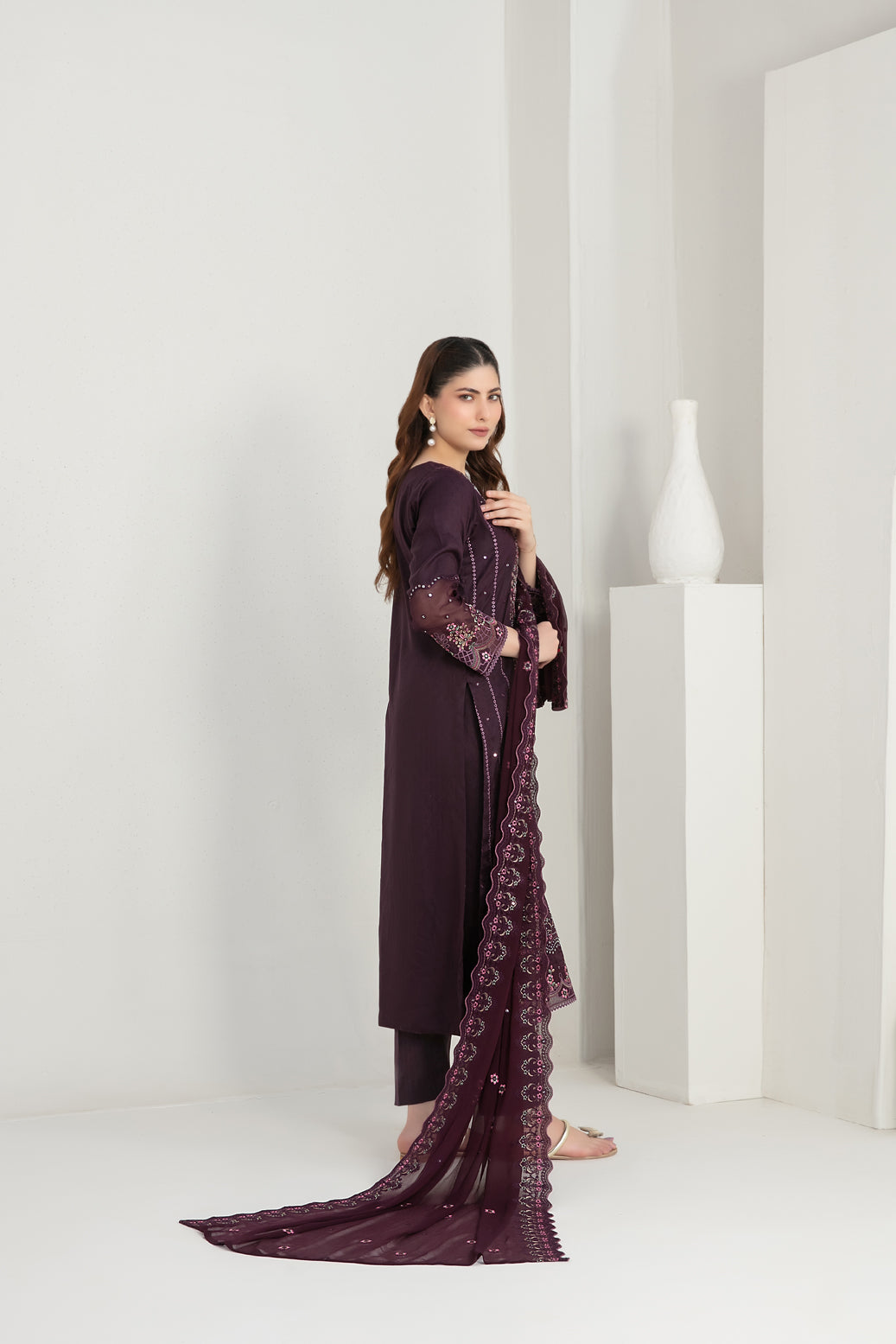 IRYSSA V1 3pcs Un-Stitched Emb Staple [D-5527]