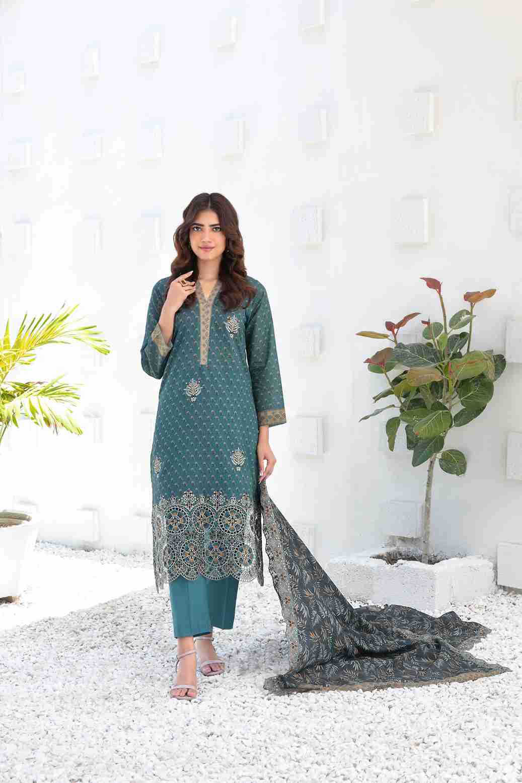 Ayna 3Pcs Unstitched Printed Lawn [D-3942]