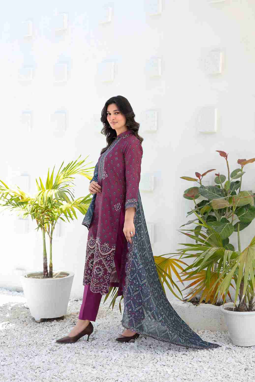 Ayna 3Pcs Unstitched Printed Lawn [D-3941]