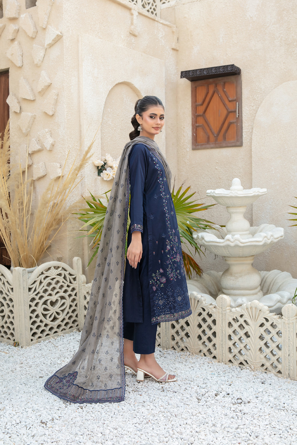 Mala 3pcs Un-Stitched Emb Lawn [D-3005]