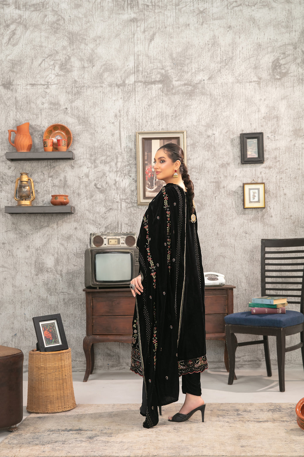 YAADEIN 3pcs Un-Stitched Fancy Heavy Emb Velvet [D-5936]