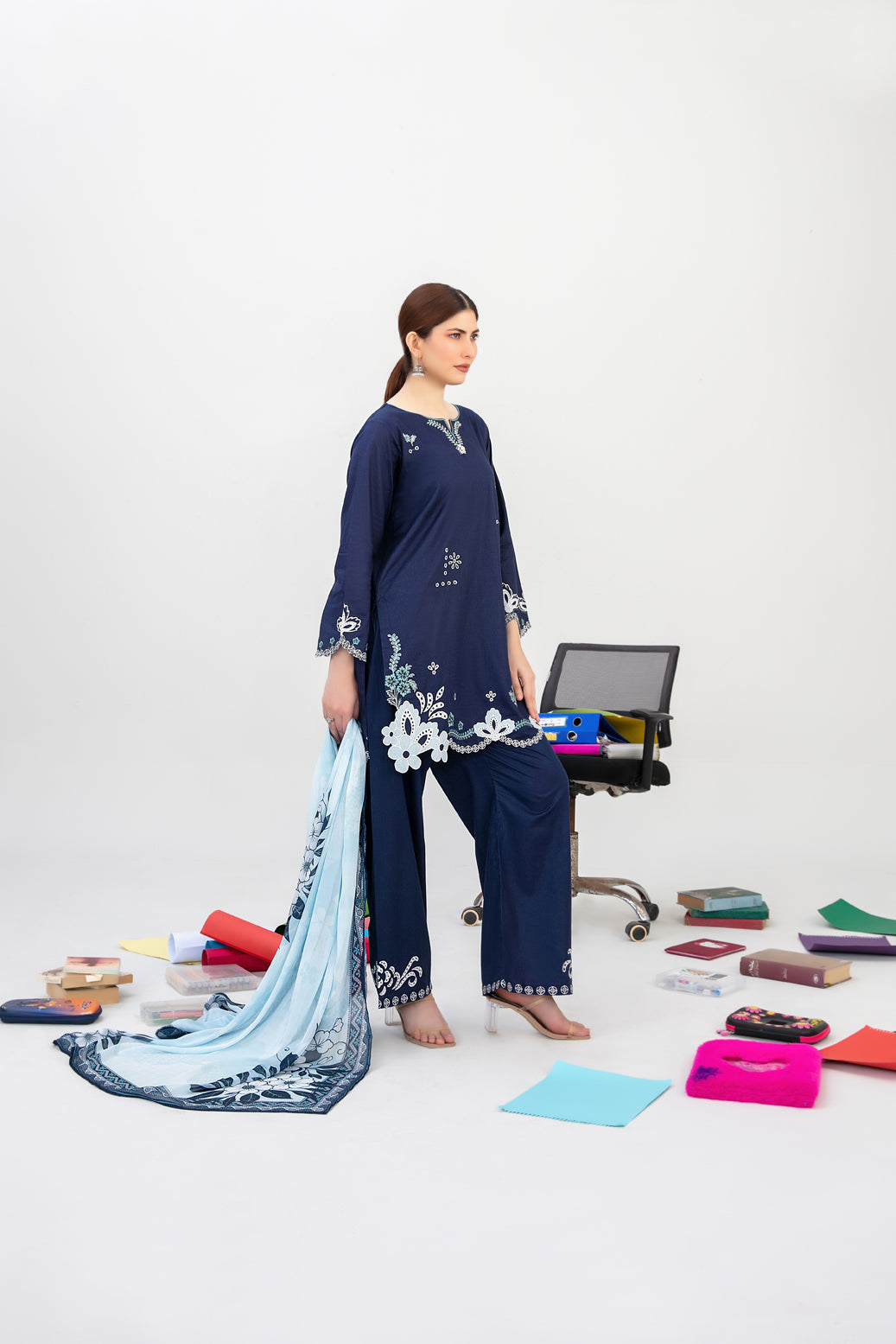 D-3782 - Modern Saheli