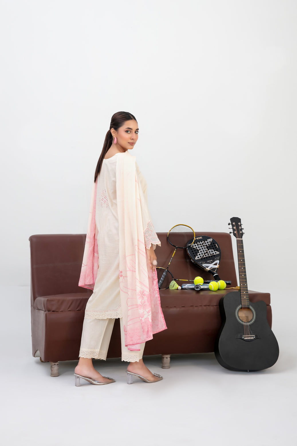 D-3780 - Modern Saheli