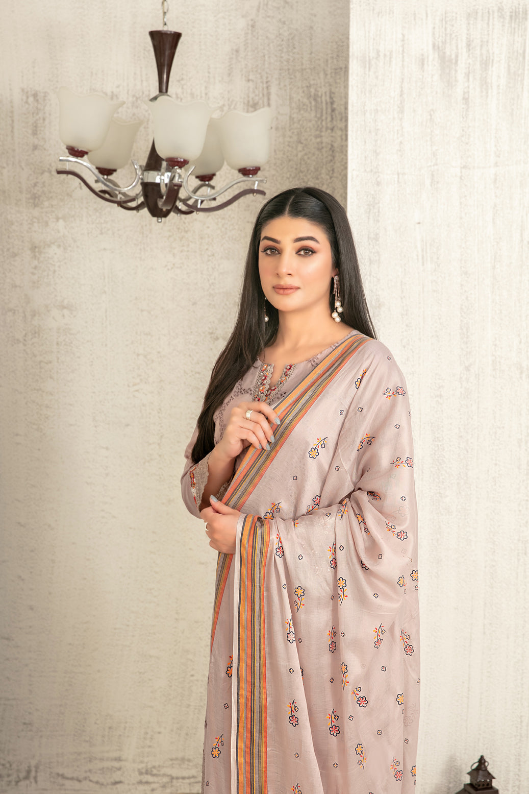Hiranur 3pcs Stitched Fancy Emb Lawn [D-3195]