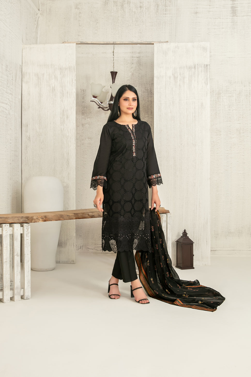 Hiranur 3pcs Stitched Fancy Emb Lawn [D-3196]