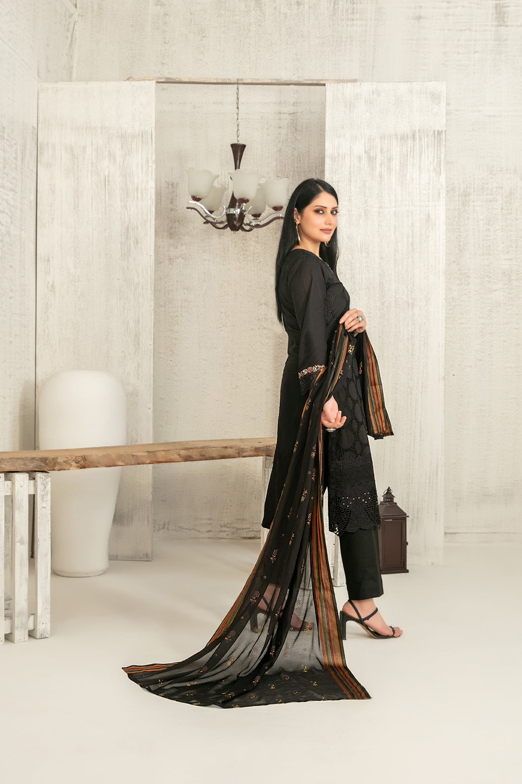 Hiranur 3pcs Stitched Fancy Emb Lawn [D-3196]