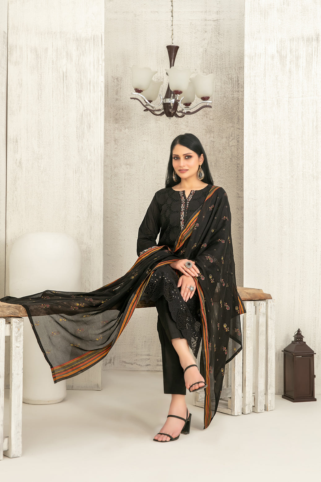 Hiranur 3pcs Stitched Fancy Emb Lawn [D-3196]