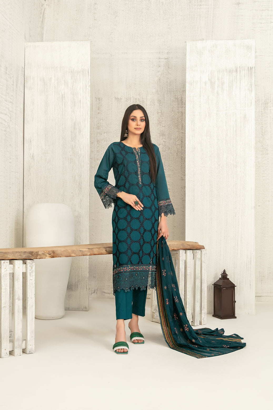 Hiranur 3pcs Stitched Fancy Emb Lawn [D-3200]