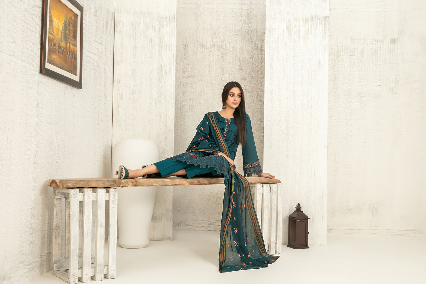 Hiranur 3pcs Stitched Fancy Emb Lawn [D-3200]