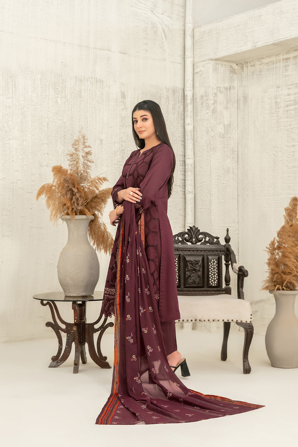 Hiranur 3pcs Stitched Fancy Emb Lawn [D-3199]