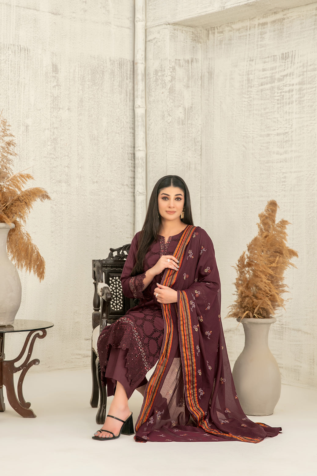 Hiranur 3pcs Stitched Fancy Emb Lawn [D-3199]