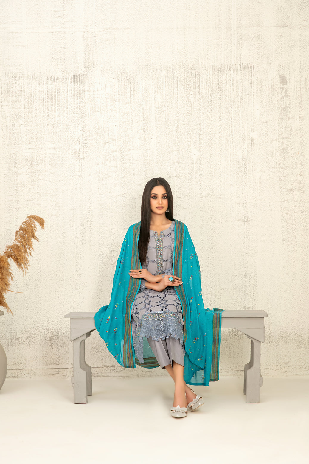Hiranur 3pcs Stitched Fancy Emb Lawn [D-3193]