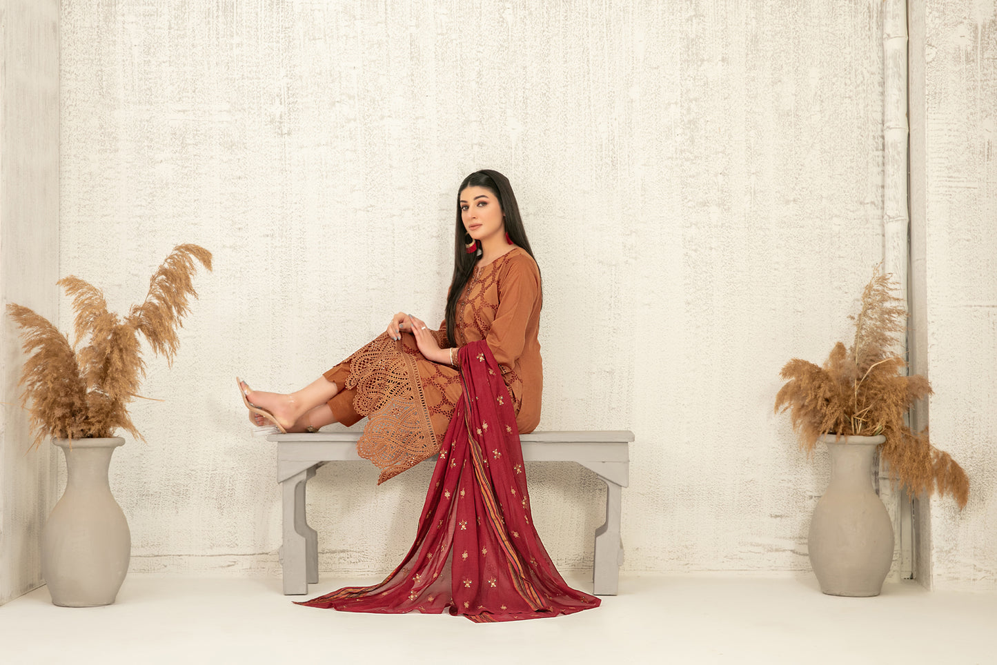 Hiranur 3pcs Stitched Fancy Emb Lawn [D-3201]