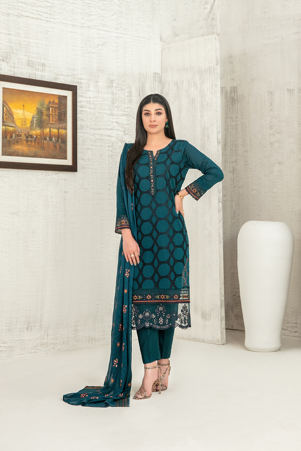 Hiranur 3pcs Stitched Fancy Emb Lawn [D-3202]