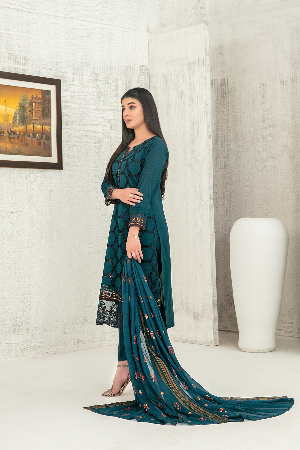 Hiranur 3pcs Stitched Fancy Emb Lawn [D-3202]