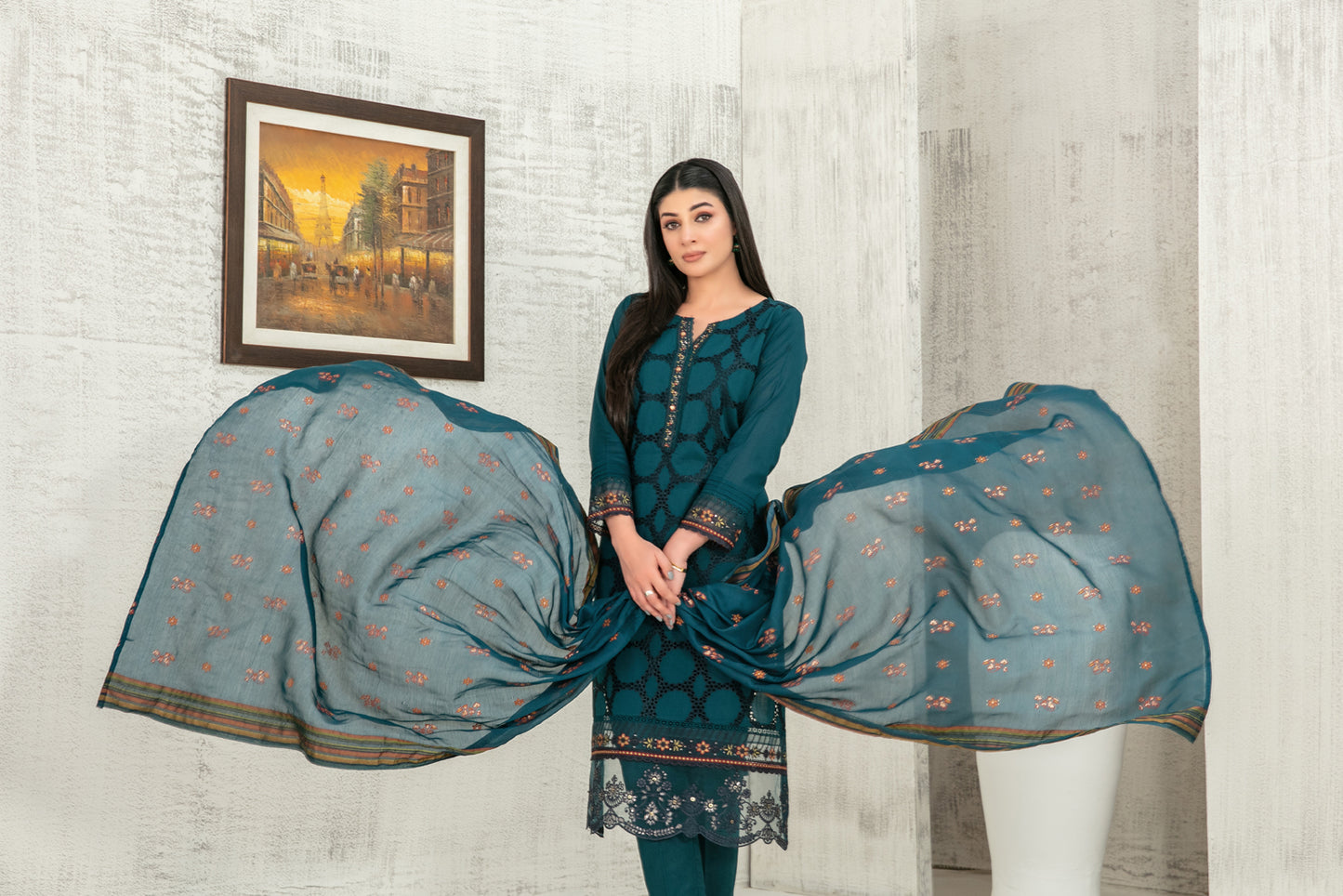 Hiranur 3pcs Stitched Fancy Emb Lawn [D-3202]