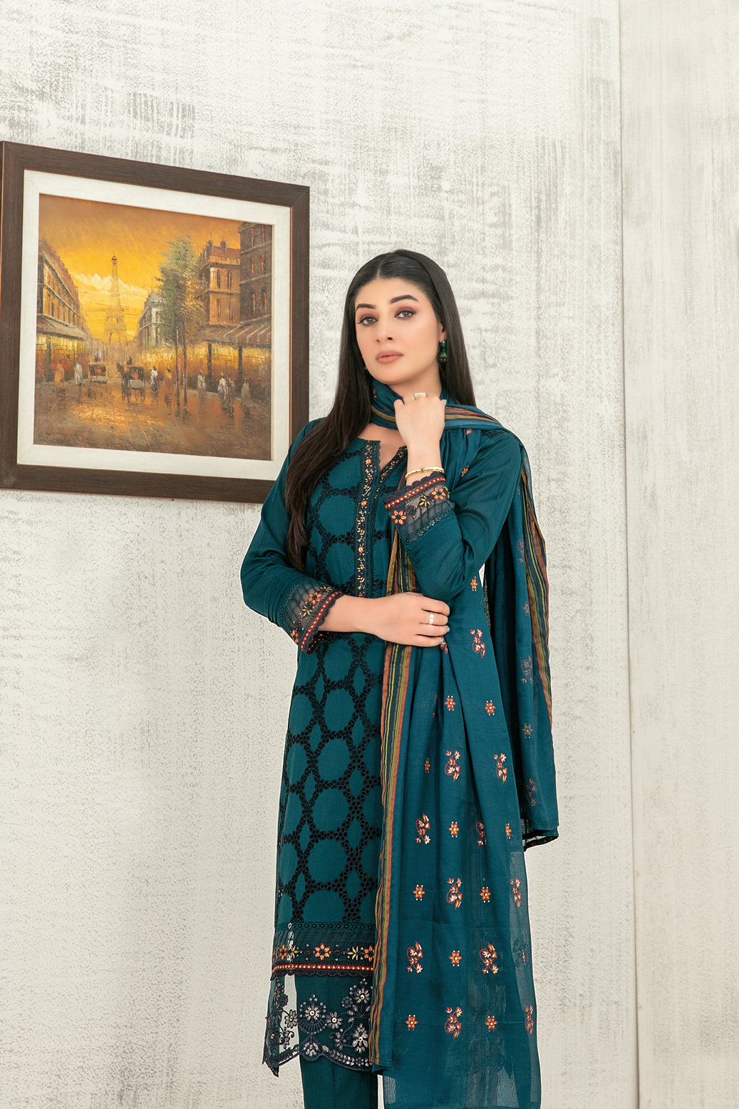 Hiranur 3pcs Stitched Fancy Emb Lawn [D-3202]