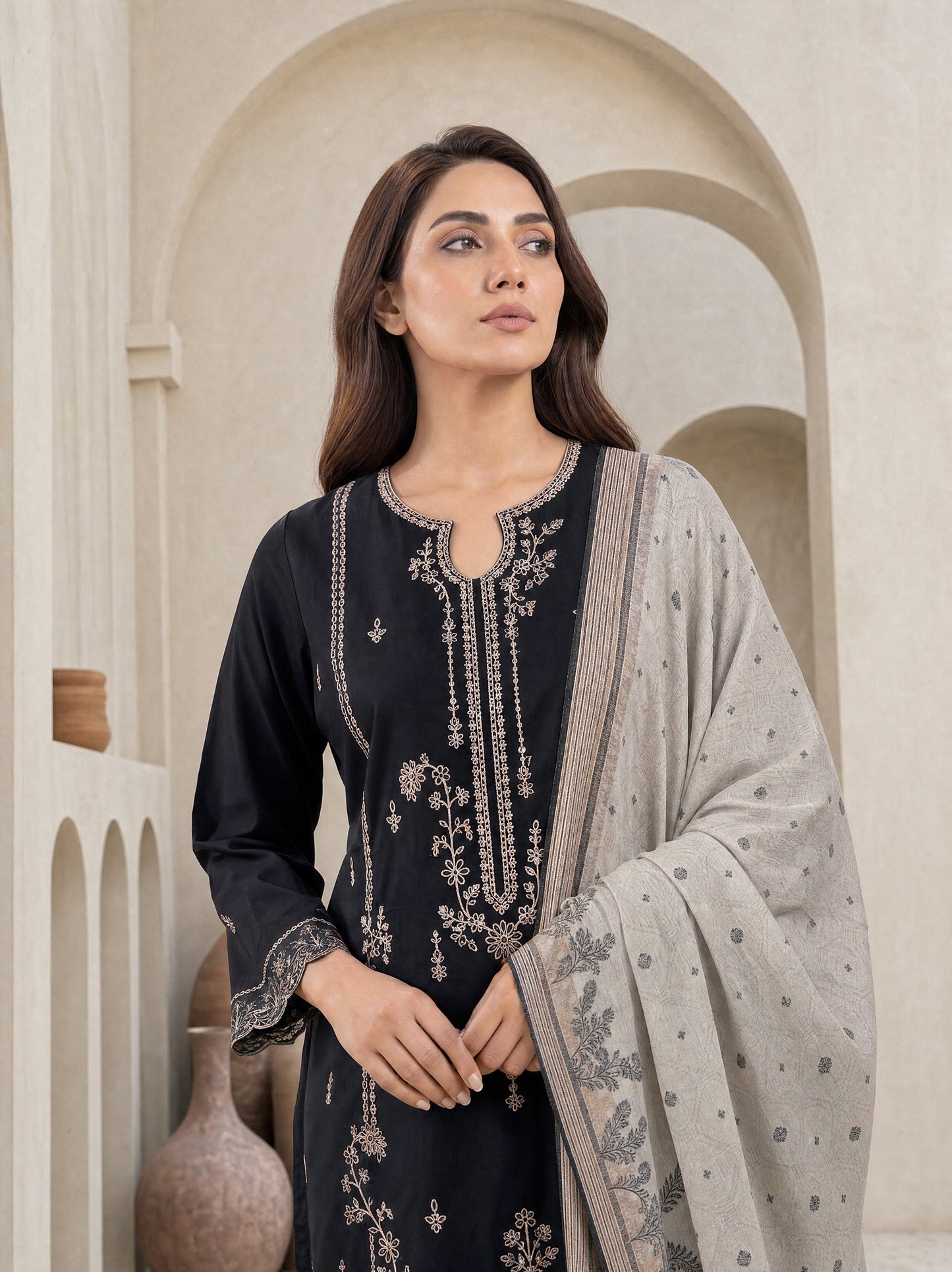 MAHNEER 3pcs Un-Stitched Emb Lawn [D-5232]