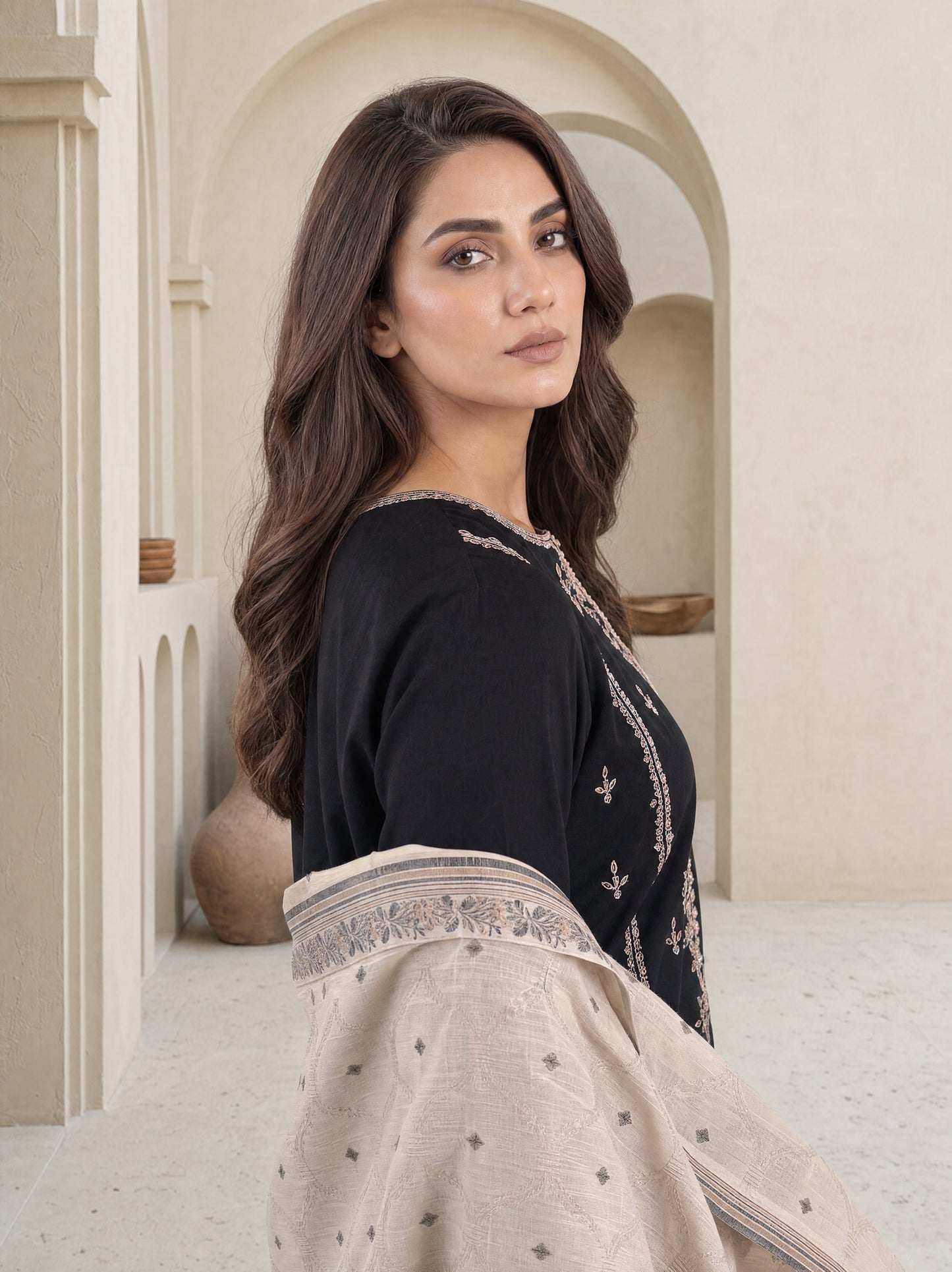 MAHNEER 3pcs Un-Stitched Emb Lawn [D-5232]