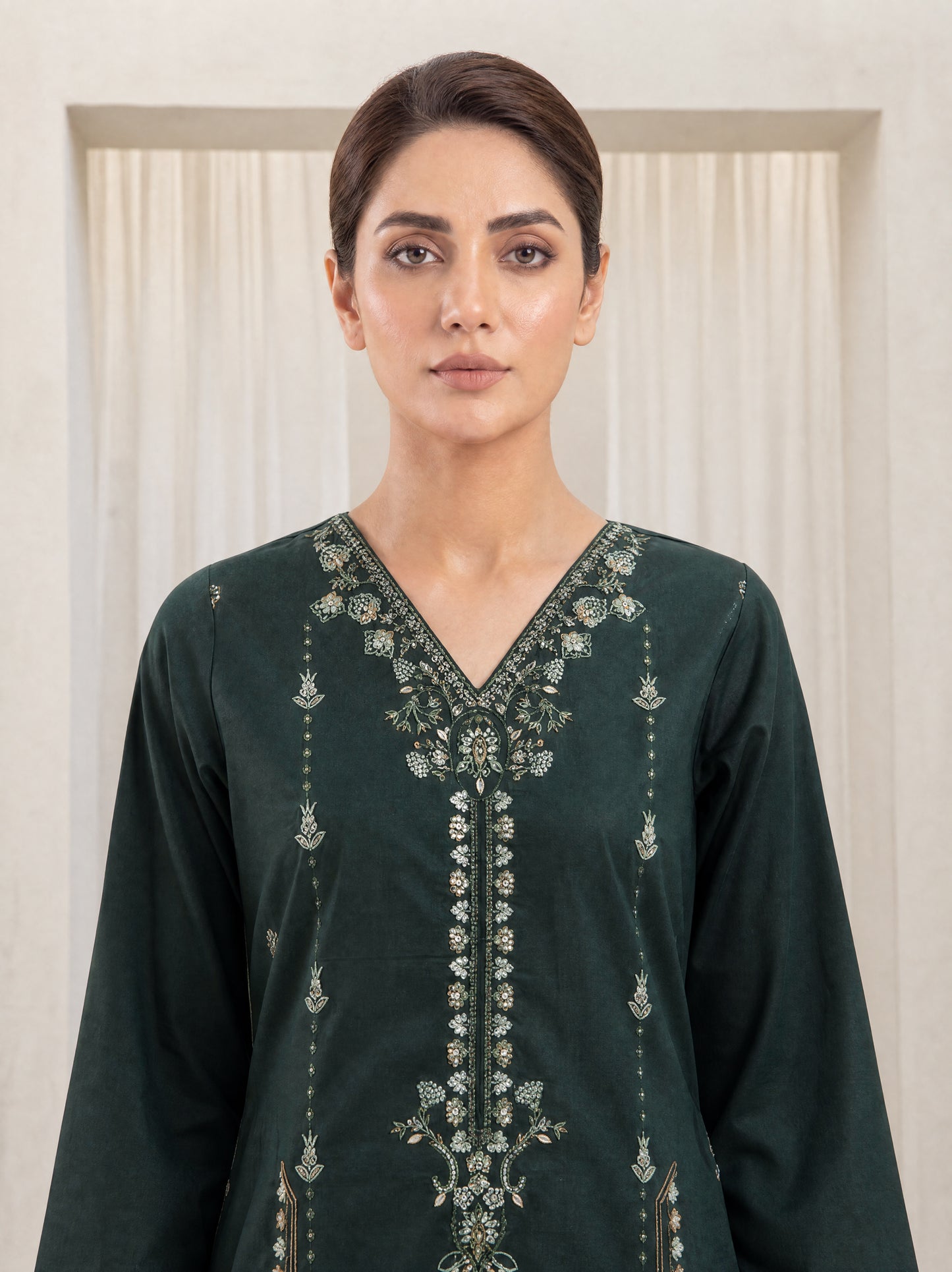 MAHNEER 3pcs Un-Stitched Emb Lawn [D-5238]